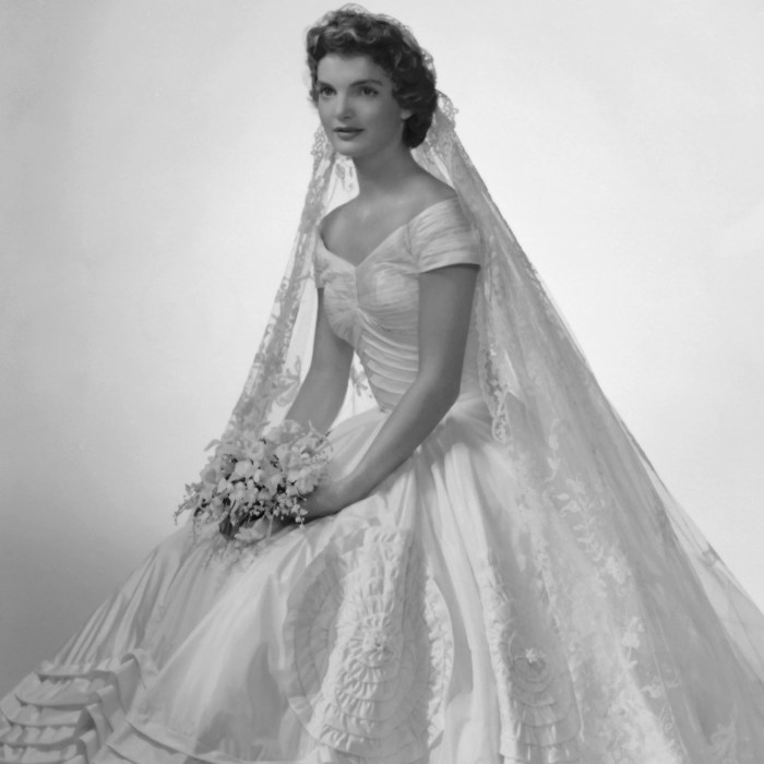 Caroline kennedy dress wedding