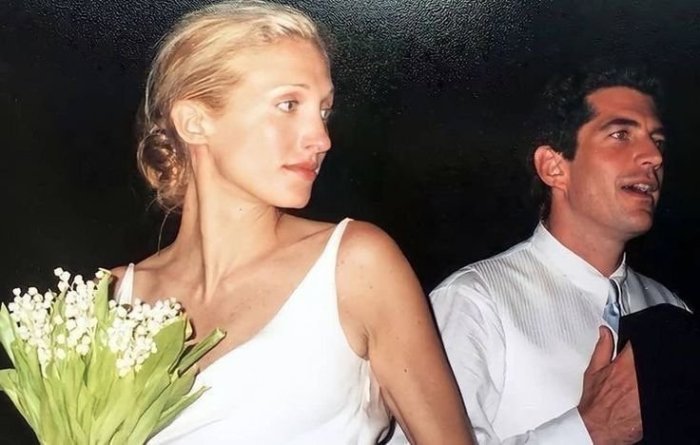 Carolyn bessette-kennedy wedding dress